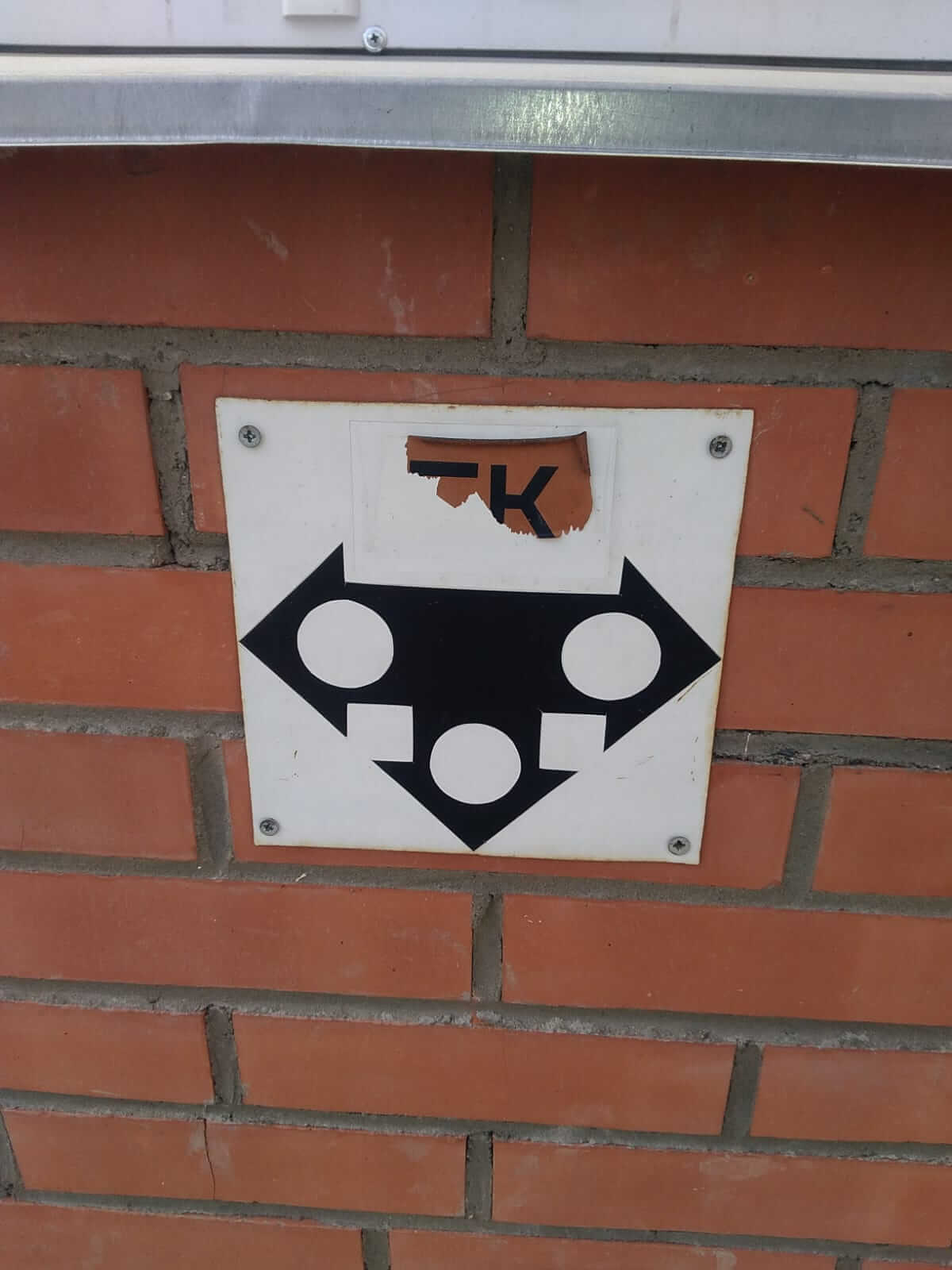 старая табличка на мкд